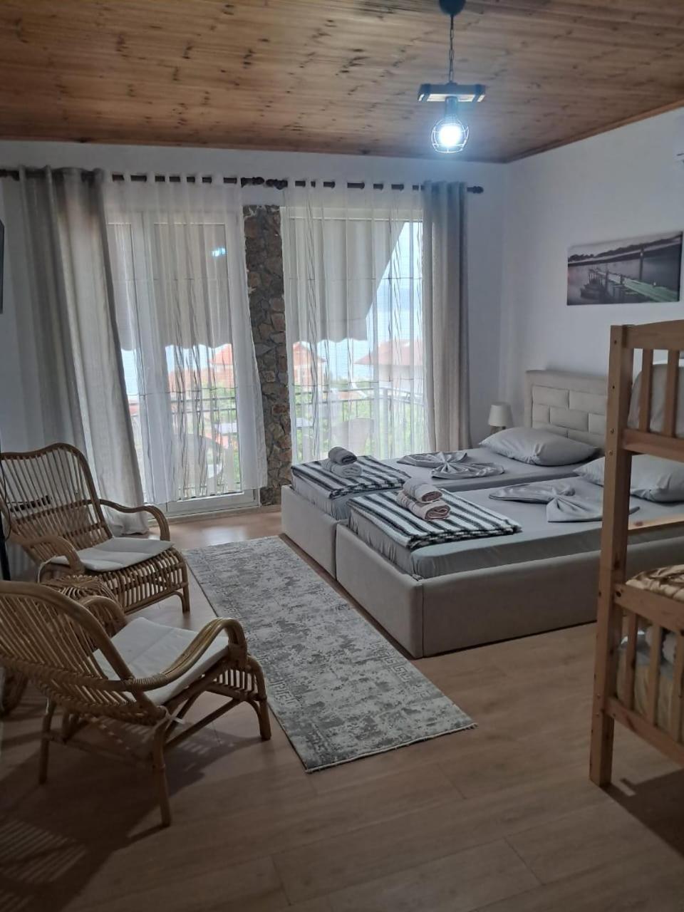Roleo Guest House Lini Екстериор снимка